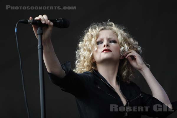 GOLDFRAPP - 2005-08-26 - SAINT CLOUD - Domaine National - Scene de la Cascade - 